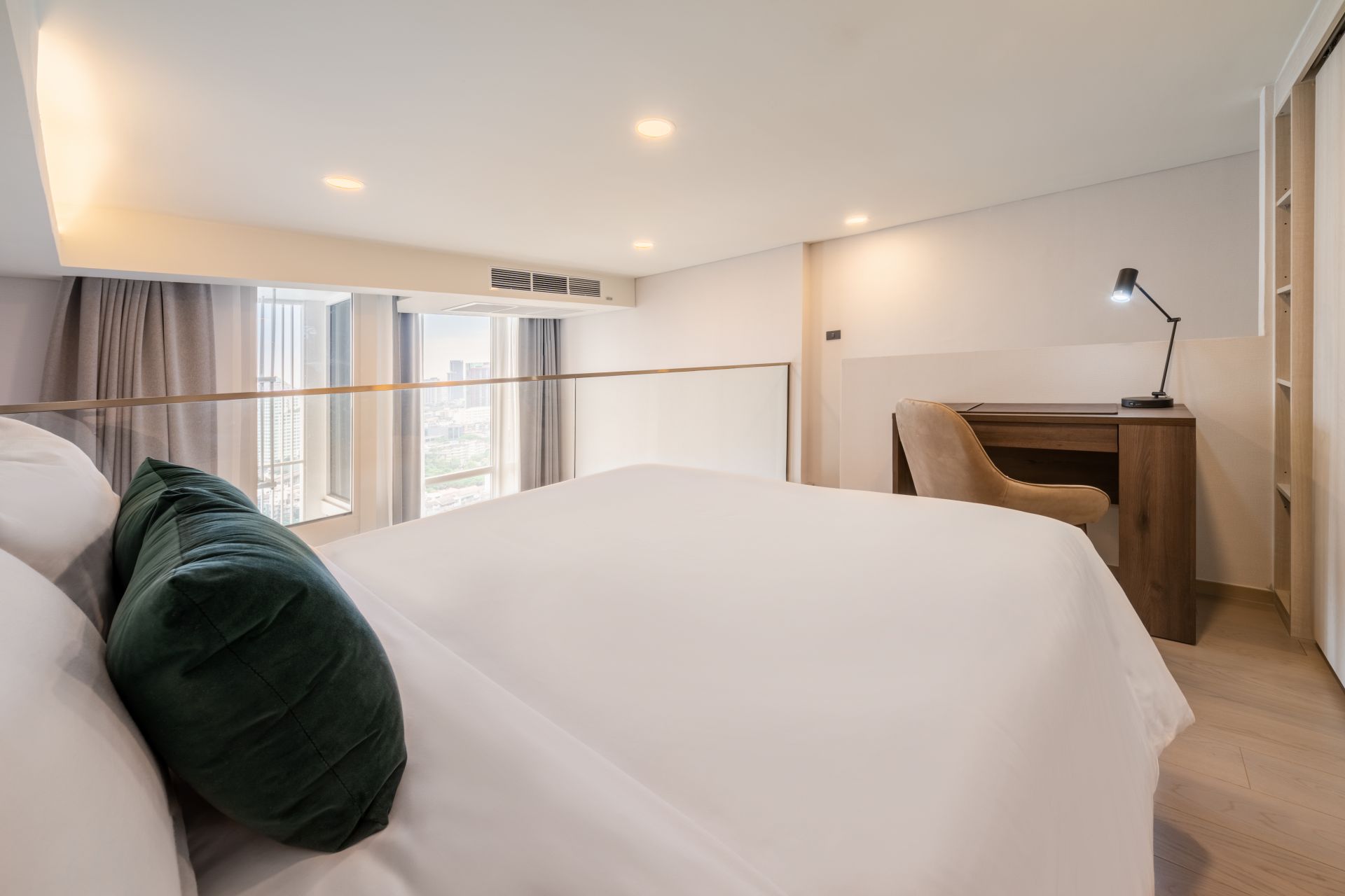 Wyndham 42_One Bedroom Duplex suite King_03