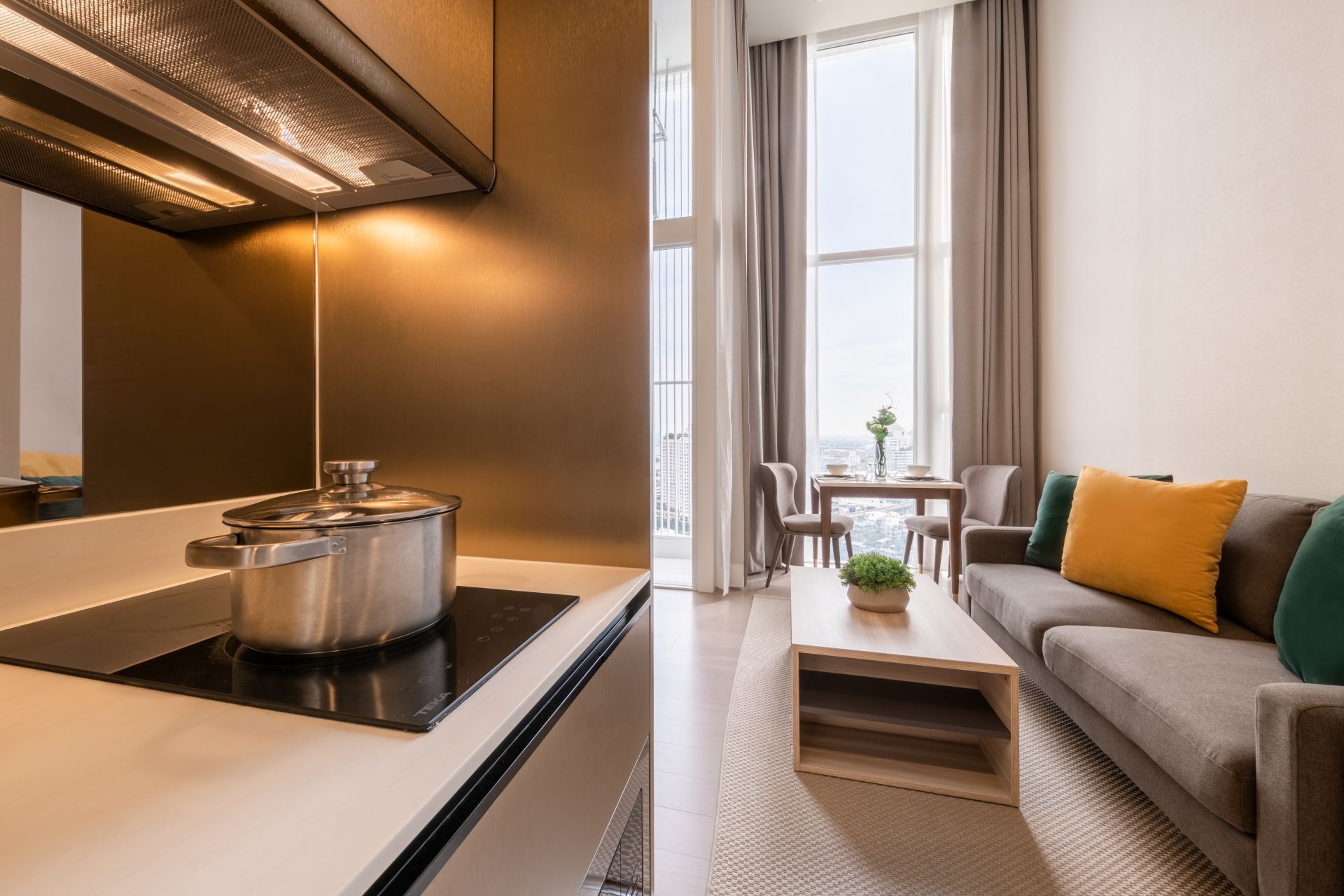 Wyndham 42_One Bedroom Duplex suite King_05