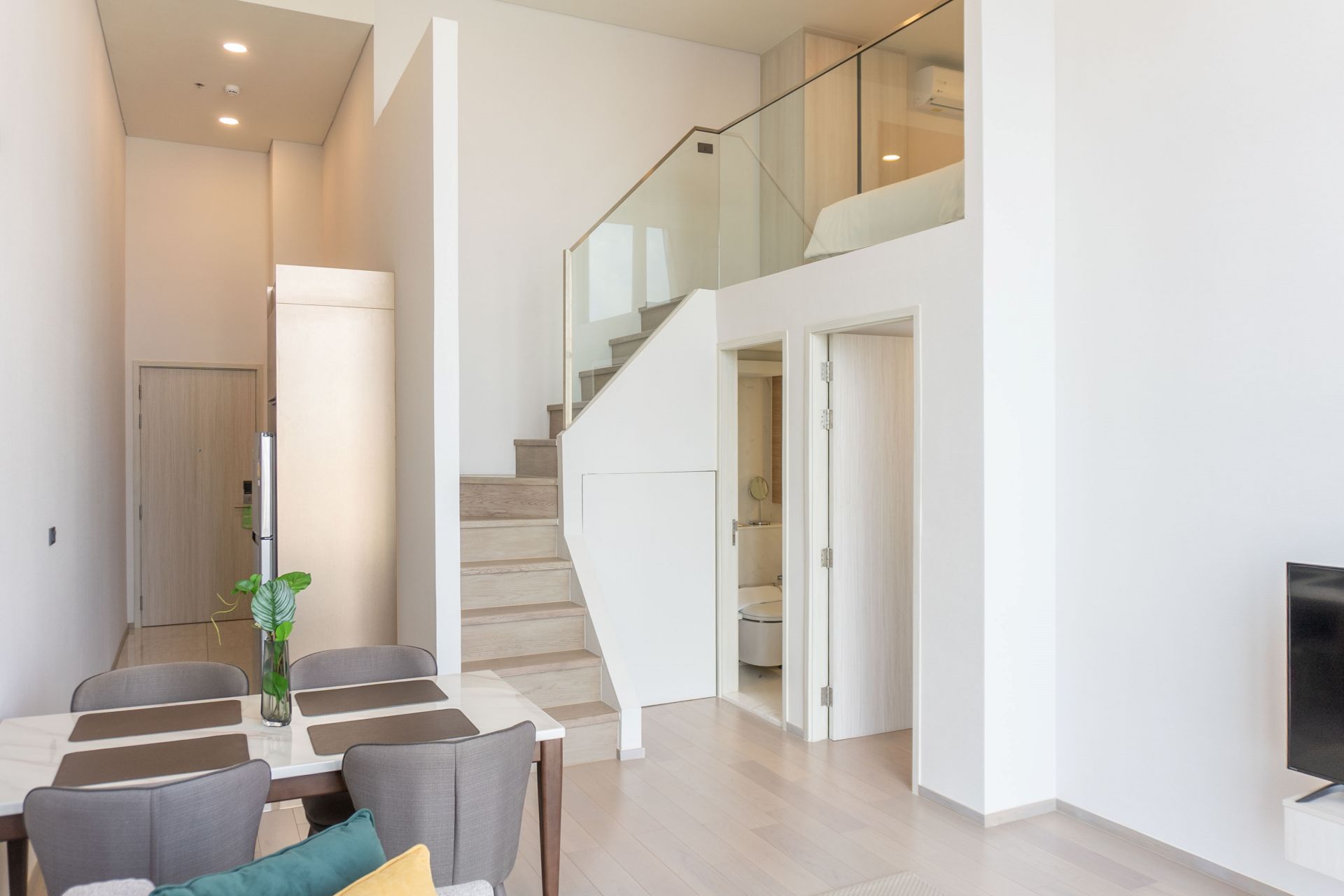 Wyndham Garden 42_Duplex Family Suite_05