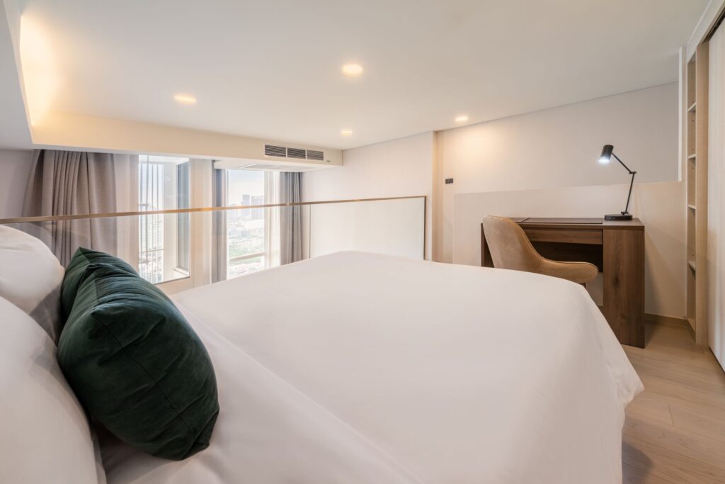 Wyndham 42 One Bedroom Duplex suite Queen 03
